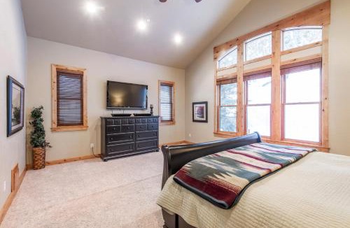 Sundance House | BOULDER RIDGE - 7 BD, HUGE THEATER, POOL TABLE, HOT TUB, SAUNA
