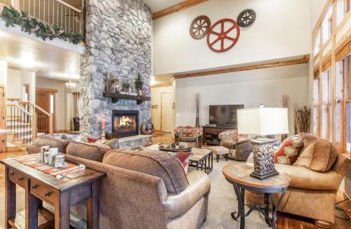 Sundance House | BOULDER RIDGE - 7 BD, HUGE THEATER, POOL TABLE, HOT TUB, SAUNA