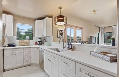 Bouldin House | Bouldin Flat with pool 3 bedroom 2 bath 2K 2Q