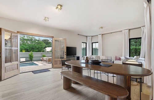 Bouldin House | Bouldin Flat with pool 3 bedroom 2 bath 2K 2Q