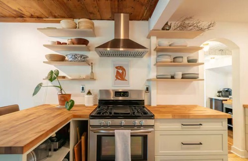 Bouldin House | Bouldin Oasis with ADU: 2 King Suites + 2 Offices - Walkable to SoCo!
