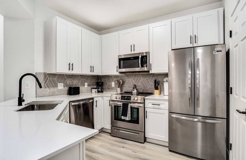 Glendale Sports and Entertainment District Apartment | Boulevard Stays 2BR by Stadium Pool, Parking, Gym 05