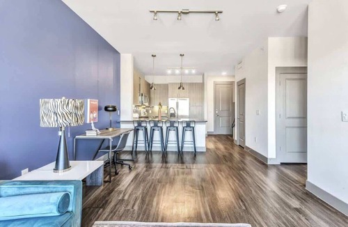 Collin County Apartment | Boulevard Stays Dashing 1BR Suite Pool, Parking Gym I