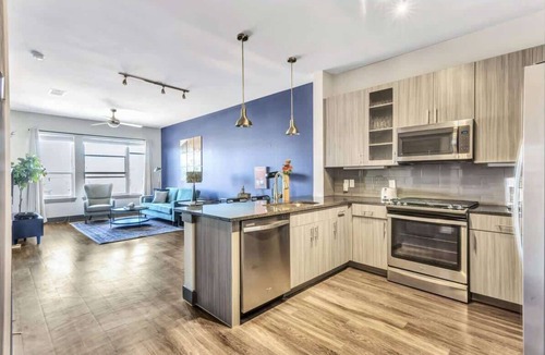 Collin County Apartment | Boulevard Stays Dashing 1BR Suite Pool, Parking Gym I