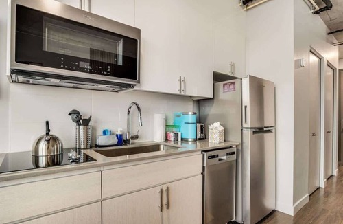 Downtown Phoenix Apartment | Boulevard Stays Downtown Highrise STU Sky Pool, Parking, Gym 15