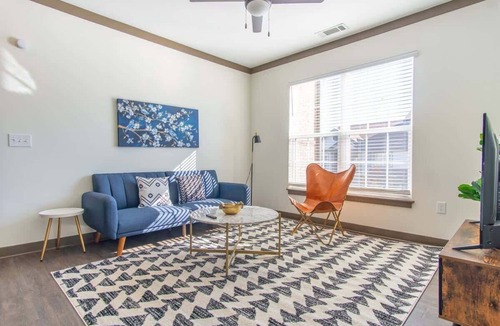 Middletown Apartment | Boulevard Stays Expansive 1BR Suite, Parking