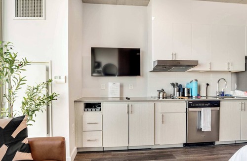 Downtown Phoenix Apartment | Boulevard Stays - Highrise STU Sky Pool, Parking, Gym 28