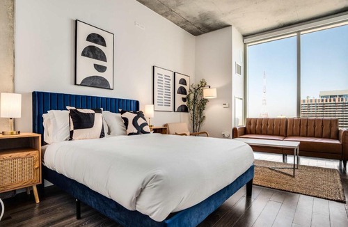 Downtown Phoenix Apartment | Boulevard Stays Highrise STU Sky Pool Parking Gym 20
