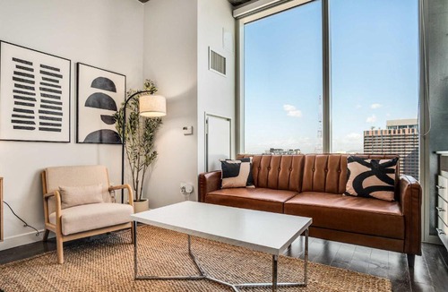 Downtown Phoenix Apartment | Boulevard Stays Highrise STU Sky Pool Parking Gym 26