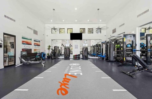 Glendale Sports and Entertainment District Apartment | Boulevard Stays Luxe 1BR by Stadium Pool Parking Gym 07