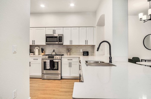 Glendale Sports and Entertainment District Apartment | Boulevard Stays Luxe 2BR by the Stadium Pool, Parking, Gym 05