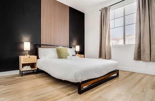 Glendale Sports and Entertainment District Apartment | Boulevard Stays Luxe 2BR by the Stadium Pool Parking Gym 05