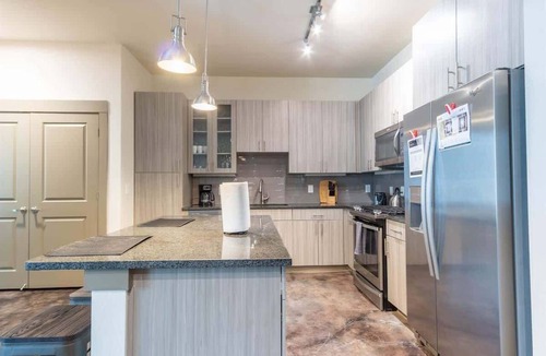 Richardson Apartment | Boulevard Stays Luxurious 2BR King Suite Pool, Parking, Gym