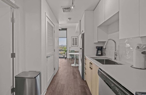 Evans Churchill Apartment | Boulevard Stays Modern Highrise STU Sky Pool, Gym 11