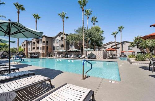 Chandler Apartment | Boulevard Stays Quiet Modern 2BR Pickleball Pool Parking Gym 05