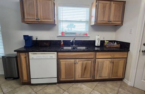 Pirates Beach House | Bounty Pet Friendly · Entertain & Relax at our Beach Home - Pet Friendly