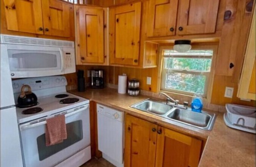 West Newton Apartment | Bourbon Barrel Cabin on Lake Near Airport Downtown