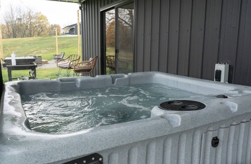 Lawrenceburg Apartment | Bourbon Barrel Cottages #6 Kentucky Bourbon Trail Hot Tub and Fire Pit