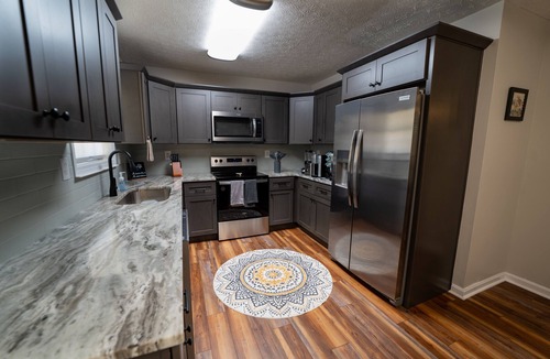 Buechel House | "Bourbon Bungalow, Kentucky Derby available, Hot tub!"