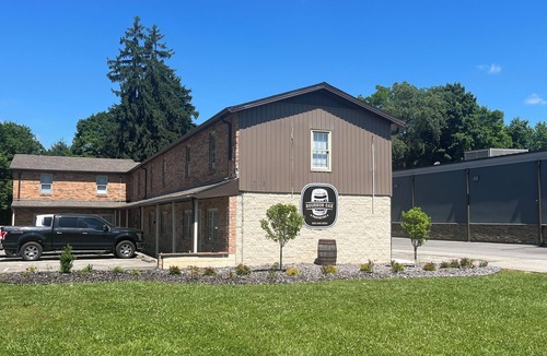 Bardstown Apartment | Bourbon Oak Hideaway 1 - Charming Studio Apartment on the Bourbon Trail -