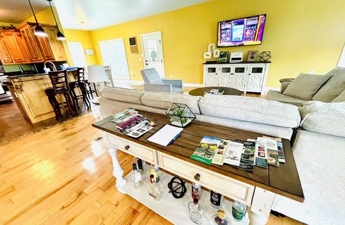 Springfield House | Bourbon Trail POOL Zone! HotTub! PoolTable! PingPong! GoldenTee! BigYard! PETS!