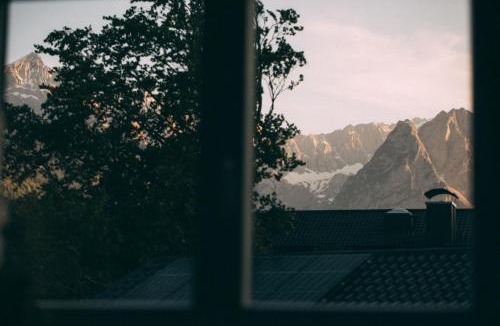 Garmisch-Partenkirchen House | Boutique ChaletS Alpi mit Sauna & Kino
