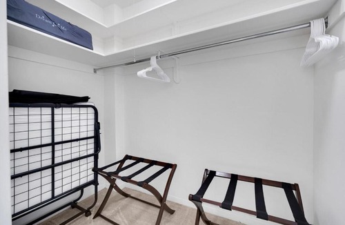 Crystal City Apartment | Boutique DCA Unit-Sleeps 7-Free Parking-Great Spot
