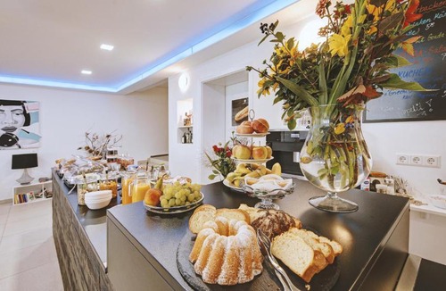Ludwigsburg Hotel | Boutique-Hotel Kronenstuben - unschlagbare Zentrumsnähe direkt am Marstall & Marktplatz - Schloss in 3 Min - Frühstück - Langzeitmiete