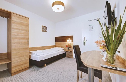 Ludwigsburg Hotel | Boutique-Hotel Kronenstuben - unschlagbare Zentrumsnähe direkt am Marstall & Marktplatz - Schloss in 3 Min - Frühstück - Langzeitmiete