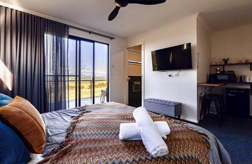 Yanakie Apartment | Boutique Room - Wamoon Retreat