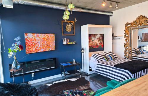 Connaught Apartment | Boutique Studio City Views, Patio, Fireplace Voglio Bene