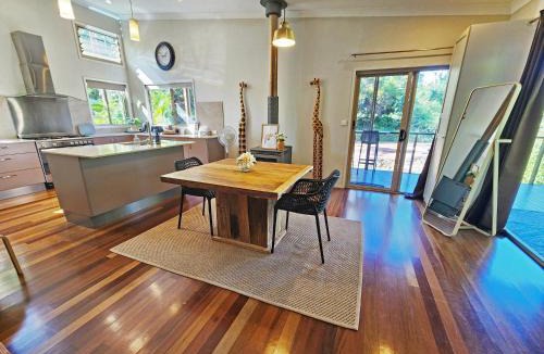 Doonan House | Boutique Studio with Fireplace, near Noosa & Eumundi Market