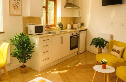 Bloxwich Apartment | Boutique-Style Studio Near BHX Airport & NEC