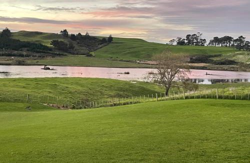Kaipara District House | Boutique Tiny House Stargazing & Rural Views