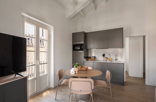 Casco Vello Apartment | Bow Monumental by Como en Casa