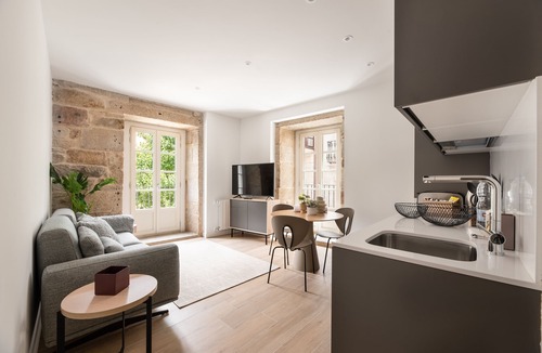Casco Vello Apartment | Bow Monumental by Como en Casa