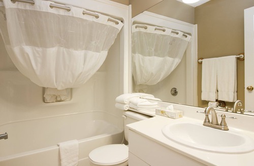 Cochrane Hotel | Bow River Inn