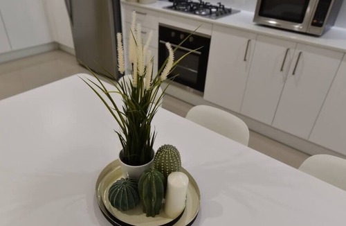 Bowden Apartment | Bowden CBD 2 Bed with Parking WiFi