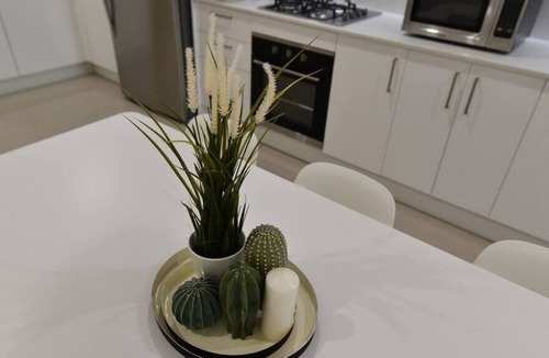 Bowden Apartment | Bowden Modern & Comfortable Apartment & Parking