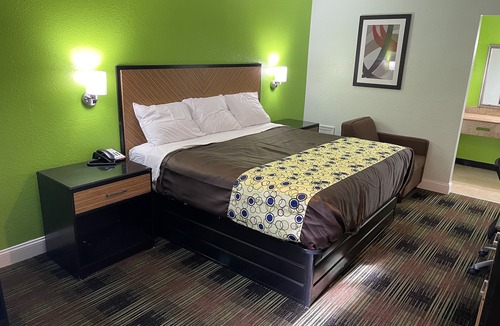 Chesapeake Hotel | Bowers Hill Inn