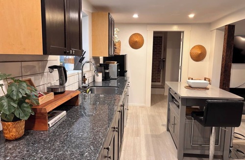 Bowen Island Apartment | BowInn - Sauna & Walkable to Snug Cove