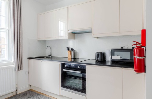 Bryanston and Dorset Square Apartment | Box Budget twin Studio Baker St Central London G10