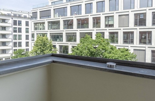 Friedrichshain Apartment | Boxi - Bright Apartment with balcony