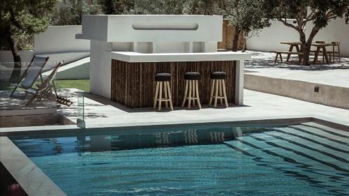 Amoudi Villa | Bozonos Villa - Beachfront Simplicity with Heated Pool