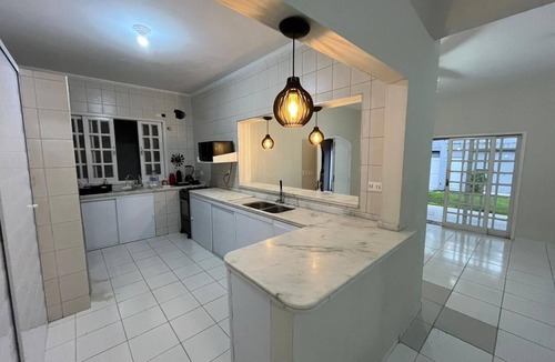 Balneario Praia do Pernambuco House | 5 minutes walk to Mar Casado Guaruja Beach