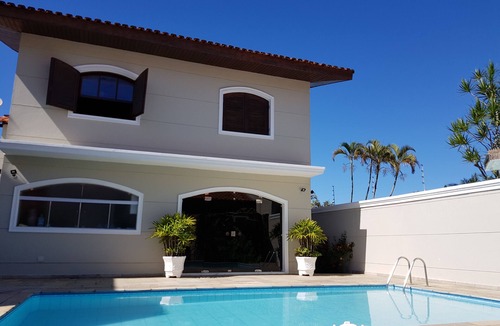 Balneario Praia do Pernambuco House | Guarujá, Pernambuco Beach, a 3-minute walk from the beach. A paradise on the beach!