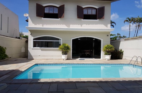 Balneario Praia do Pernambuco House | Guarujá, Pernambuco Beach, a 3-minute walk from the beach. A paradise on the beach!