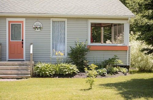 Brackley Beach Cottage | Brackley Beach retreat- 2 min from the beach Open windows 2 feel an ocean breeze