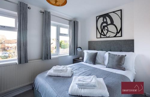 Bracknell House | Bracknell -Garden Driveway Parking 2Bed