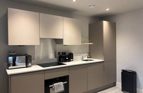 Bracknell Apartment | Bracknell Studio Apartment with free Parking